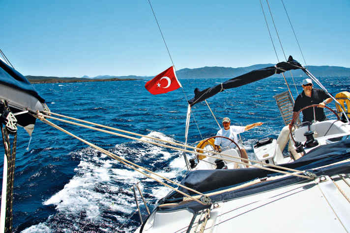   Die Türkei trifft es in diesem Sommer doppelt schwer: Viele Segler aus Westeuropa sind dem Land schon in den vergangenen Jahren fern geblieben. Nun dürften auch noch die russischen Segler ausfallen, die zuletzt Geld ins Land gebracht hatten