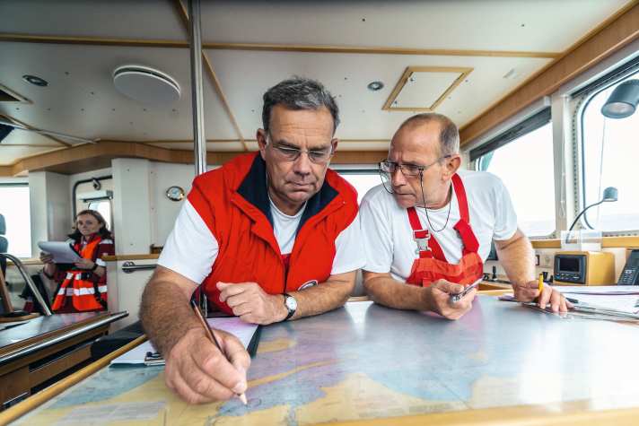   Schwimmende Schulbank: Terrestrische Navigation wird praxisnah geübt