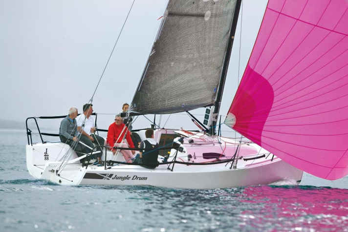   Large cockpit, large gennaker: J 88, a rocket even in light winds