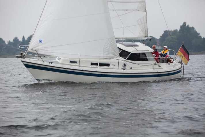   Canoe stern and fixed wheelhouse, the 28 is a typical LM