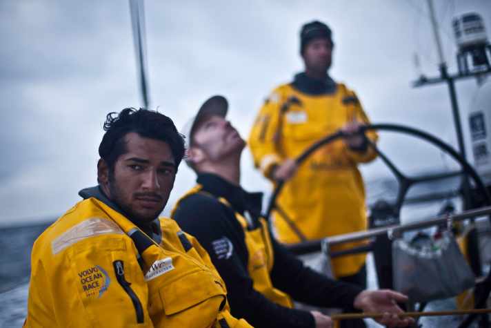   Ad Abu Dhabi si ha la rara sensazione di trovarsi di fronte a un palcoscenico oceanico.