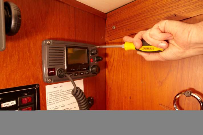   Installazione di un sistema radio marittimo