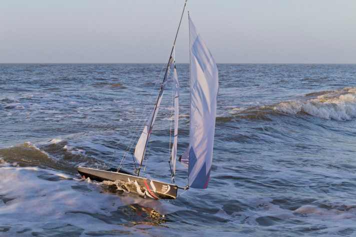   Off you go: Surfing down the wave under gennaker