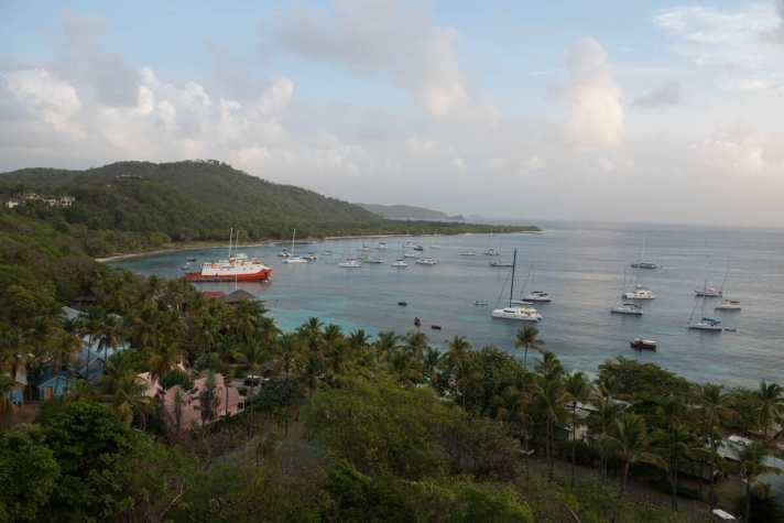   Mouillage au large de Mustique dans les Grenadines