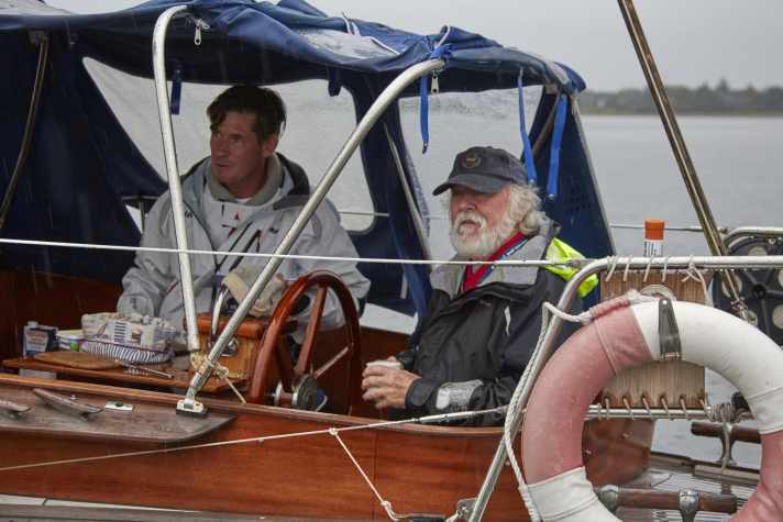  The jury at the anchor station had it best. Burghard Pieske and Lasse Johannsen judged the manoeuvres from the cake stand