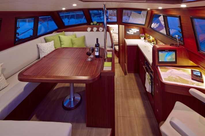   The deck saloon of the 40s