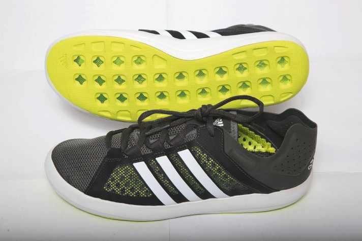   An excellent boat shoe, but only there. On the road, the test winner TA01 from Adidas goes down quickly thanks to its special sole