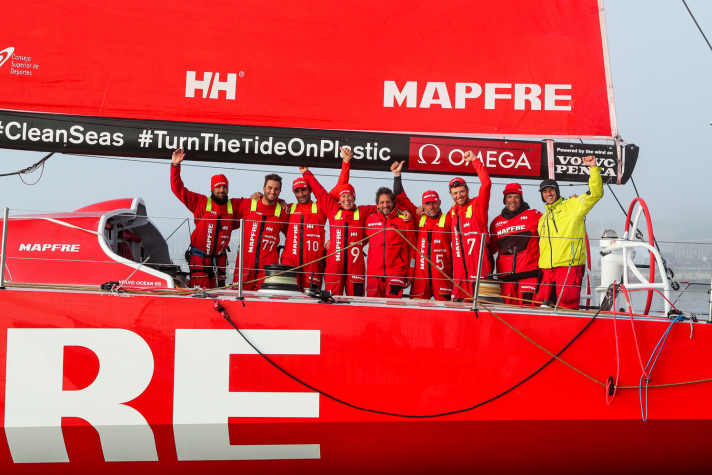   Sweet victory for Xabí Fernandez' Team Mapfre: The Spaniards were able to catch Bouwe Bekking's Team Brunel in the final metres of the eighth stage