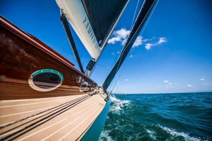   It doesn't always have to be real wood: The expensive material "Esthec" allows for variety, such as the light colours shown here