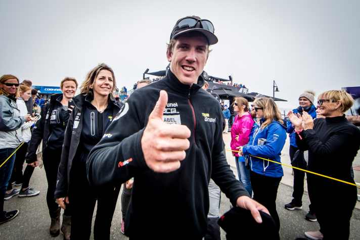   Peter Burling arriva a Kiel con il prodiere Blair Tuke