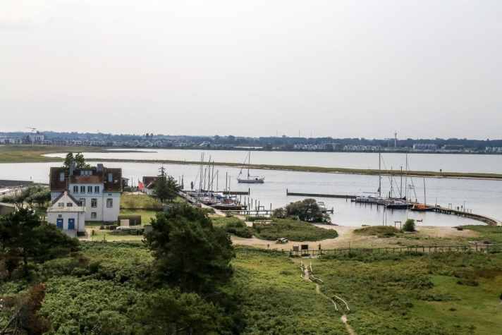   Vue sur l'ancienne maison du pilote et le port de secours de Schleimünde