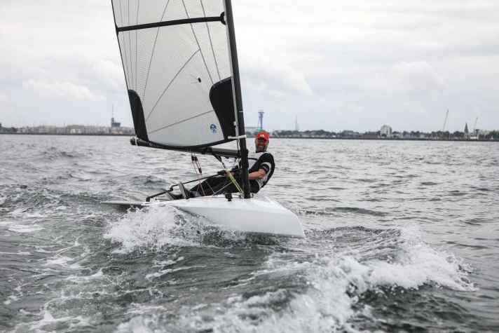   Eye-catching design: single-handed dinghy Lowrider L12