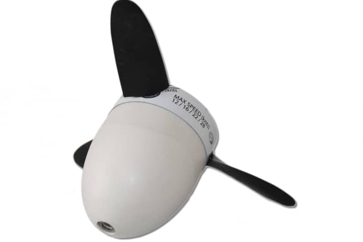   Les ailes sont réglées chacune à la vitesse maximale