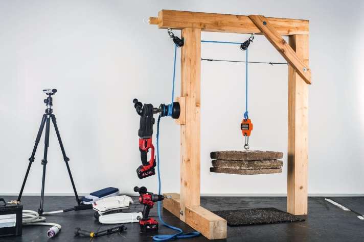   Tacking marathon with the concrete genoa: the test stand for the e-cranks