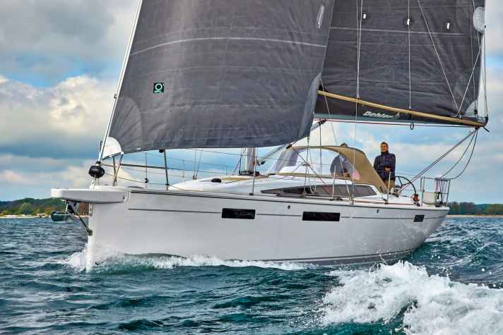   Lunghezza scafo 11,30 m; larghezza 3,75 m; peso 7,5 tonnellate; prezzo 254.541 euro