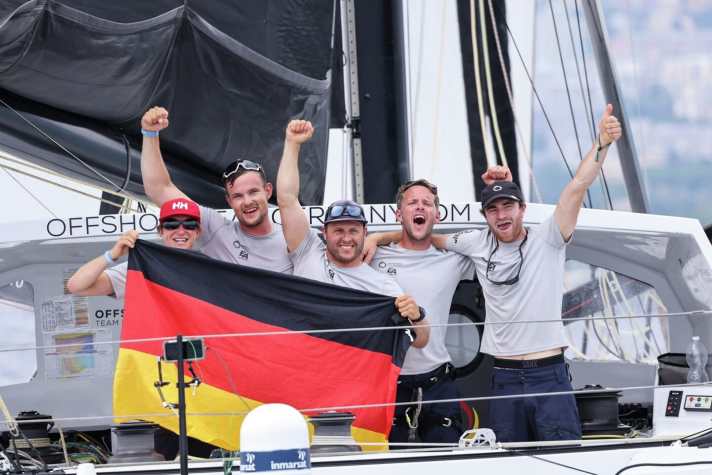   Im Glück: das Offshore Team Germany am Ziel seiner vor dem Start nicht für möglich gehaltenen Träume
