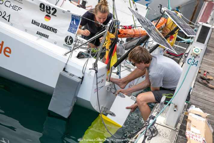   Hier arbeiten Lina Rixgens und Sverre Reinke am Ruder der "Avanade". Das Bild ist schon älter. Da wussten sie noch nicht, dass ein weiterer Schaden sie kurz vor dem Etappenstart auf die Probe stellen würde