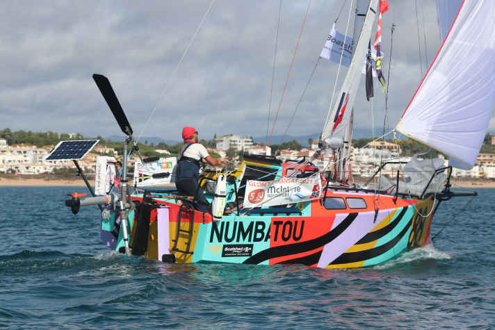  Impossible de passer inaperçu, et pas seulement en raison de l'équipement de navigation au long cours à l'arrière : le "Numbatou" d'Etienne Messikommer