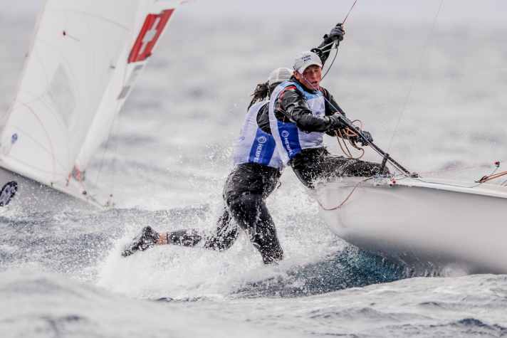   Istantanee come queste, di raro valore e dal tocco acrobatico, vengono scattate quando i fotografi spagnoli di Sailing Energy sono in missione.