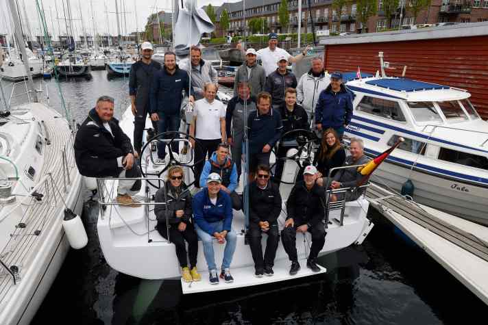 Alle in einem Boot: die Teilnehmer am Gruppentest in Flensburg