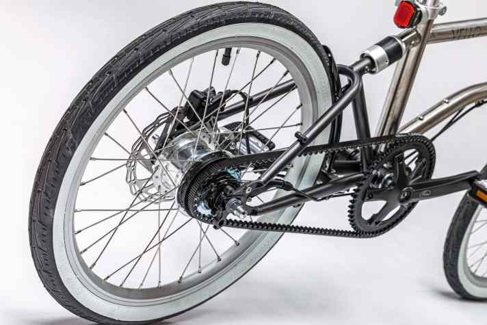   Weniger Dreck verspricht der optionale Antrieb per Zahnriemen, der zudem wartungsarm sein soll und für das Alfine 11 und Bike + erhältlich ist