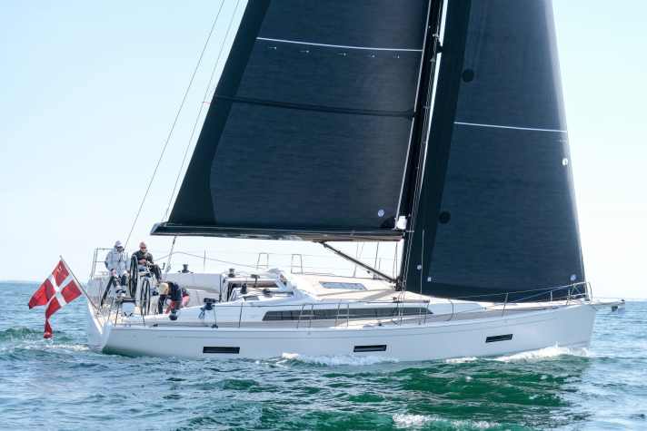   Typisch X. Die Linien bleiben der Marke treu. Das Testschiff ist mit einem Upgrade an Segeln und beim Rigg ausgestattet