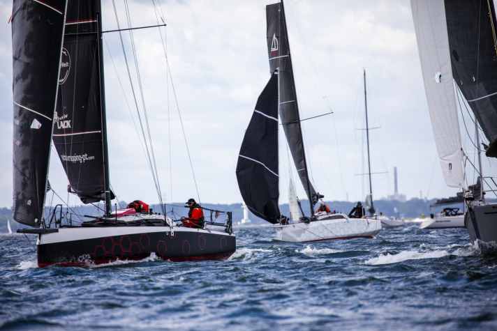   The picture on the left shows "Playtime" with Björn Demmin and Alexander Busher in the starting phase