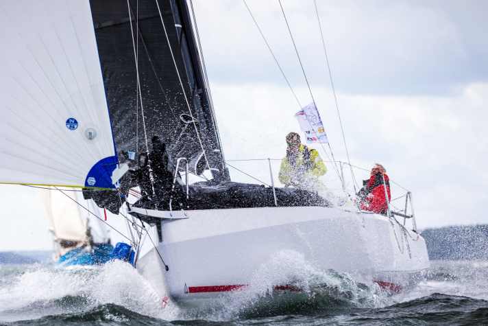   Uwe Barthel e Sverre Reinke danno gas al Dehler 30 od "Joint Venture".