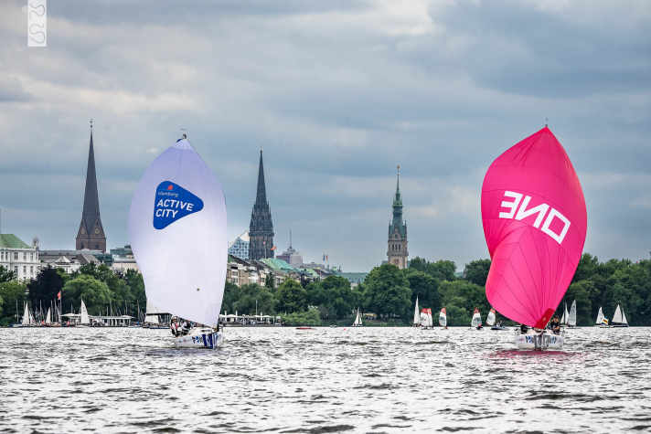   Schöne Kulisse für die weltgrößte reine Frauen-Regatta: die Hansestadt Hamburg rund um die Alster