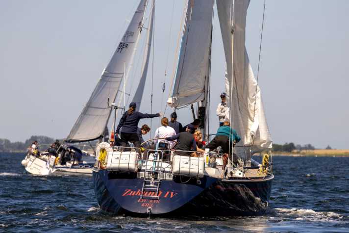   Die "Zukunft IV" beim Start vor Wismar. Die Mannschaft um Skipper Jan Oswald kam als Sechste ins Ziel