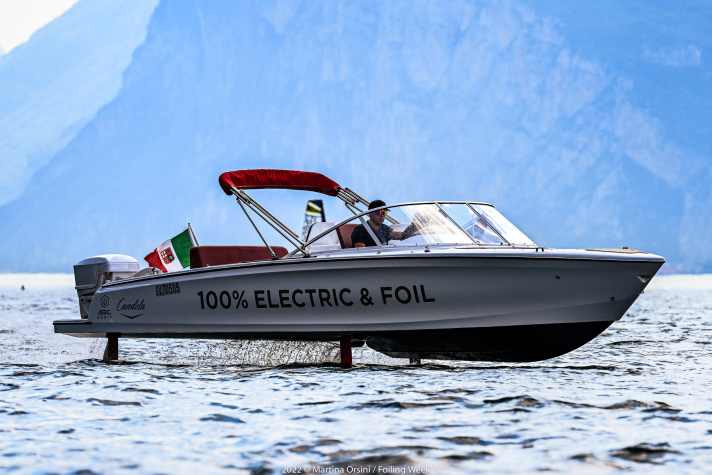   Für die Besucher gab es einiges zum Ausprobieren und Bestaunen, auch foilende E-Motorboote