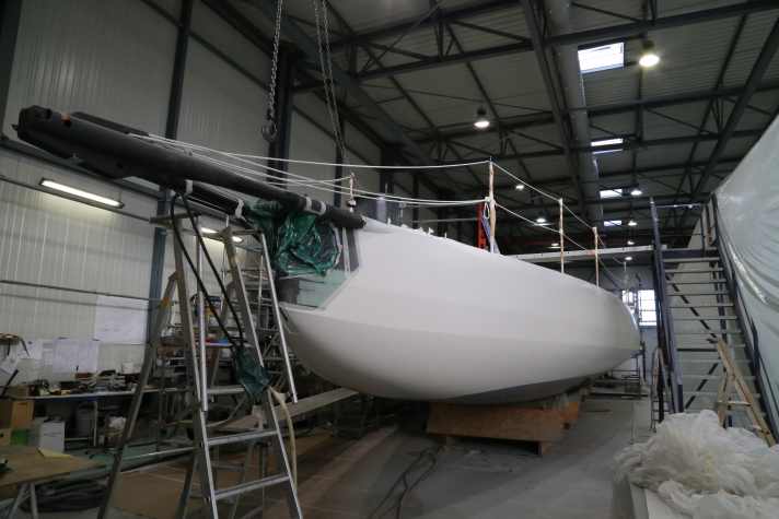   "Malizia 3" in mid-June, four weeks before the first launch, at the Multiplast shipyard in Vannes. The waterline is short, the bow voluminous