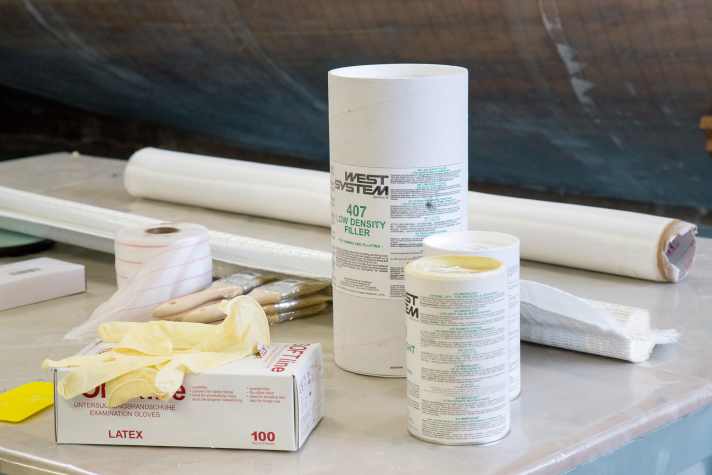 Il contatto della pelle con la resina deve essere evitato