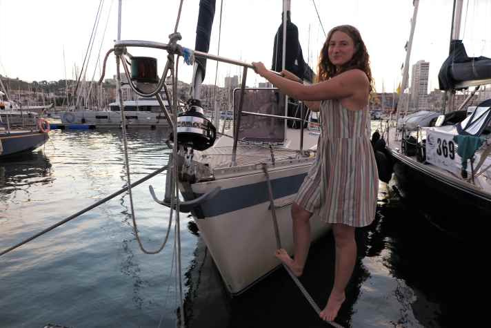 Unkonventionell und verrückt nach Segeln: Ronja Dörnfeld skippert die Moody 41 „Malouine“