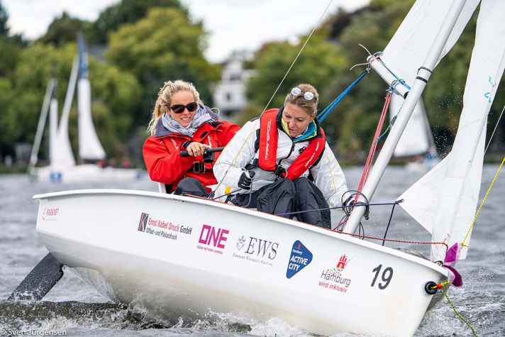 A spirited effort on the Alster: Here, 470 Olympic sixth-placed Luise Wanser steers an SV/14