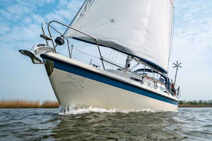 Hurley 800 von Sven Meissner in Warns am Ijsselmeer.
Text. Alexander Worms
Foto. Philipp Hympendahl