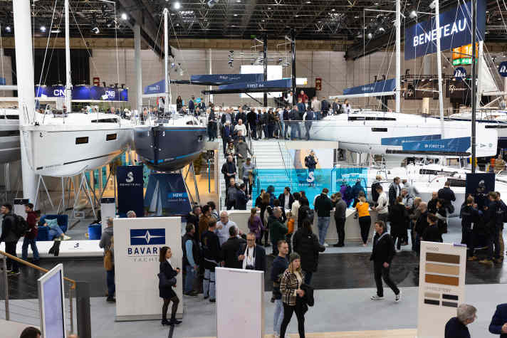I visitatori hanno dovuto fare la fila in molti stand durante il fine settimana.