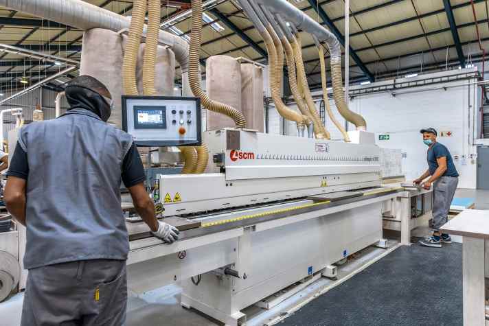 The shipyard's joinery workshop is equipped with state-of-the-art machines for sawing, milling, dressing