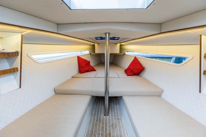 Stylish and spacious: the front bunk is 1.50 metres wide and 2.40 metres long. That's generous
