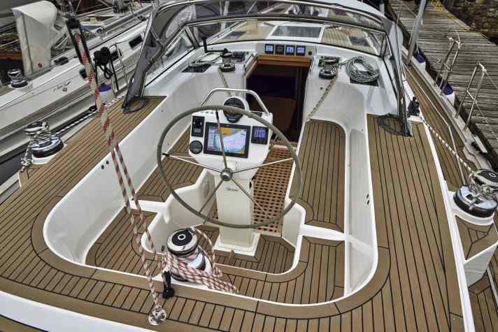 Le cockpit est bien protégé par de hauts hiloires. La petite roue rend difficile la vue vers l'avant