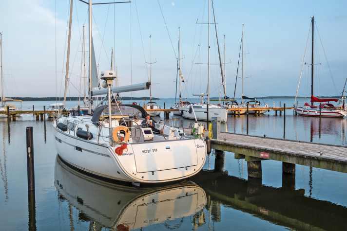 Breege : Le port de cette station balnéaire animée abrite la plus grande base de charters de l'île de Rügen.
Breege est le point de départ idéal pour des excursions dans les environs. Des vélos peuvent être loués sur place.