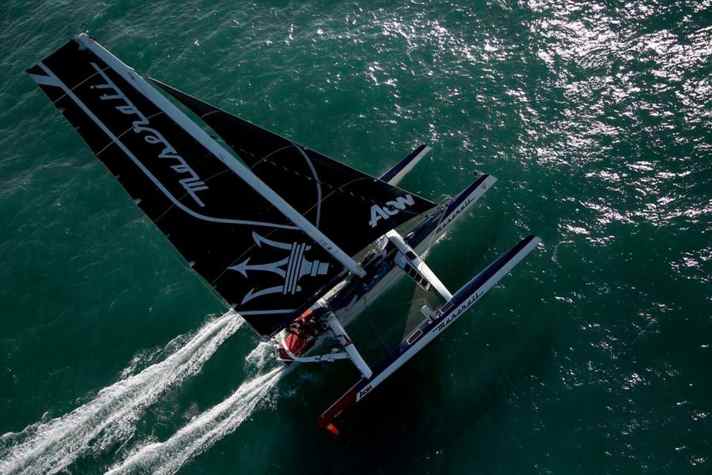 „Maserati“ unter vollen Segeln