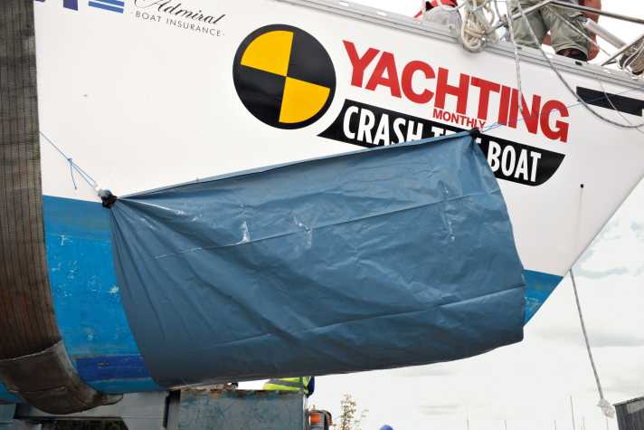 Une simple bâche en plastique s'est avérée être un moyen efficace de prévenir les fuites lors d'essais.