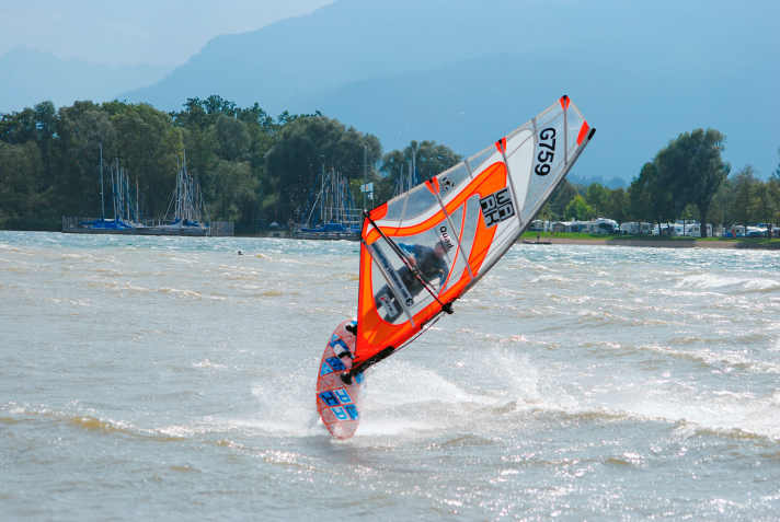 Am heimischen Chiemsee gehört Woife mittlerweile zum Inventar.