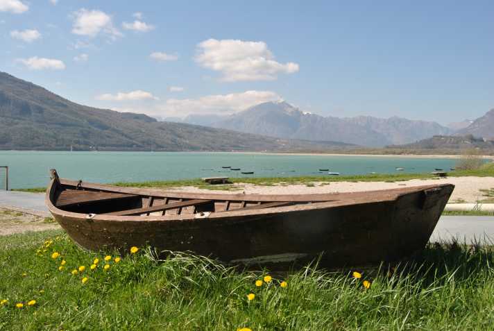 Windsurfing on Lago di Santa Croce? It can hit you harder...