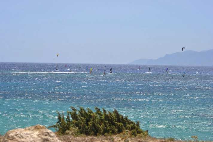 Moderate chop in front, swell and light surf outside - the windward spot is a great addition to the flat water slopes.