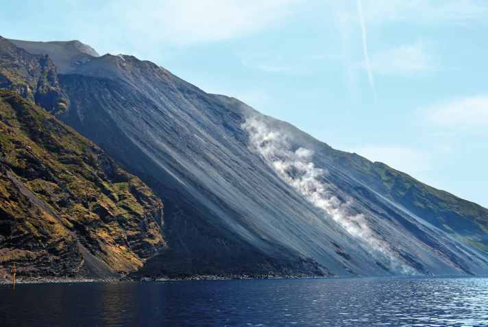   Vulcano in diretta: frana lavica a nord-ovest di Stromboli