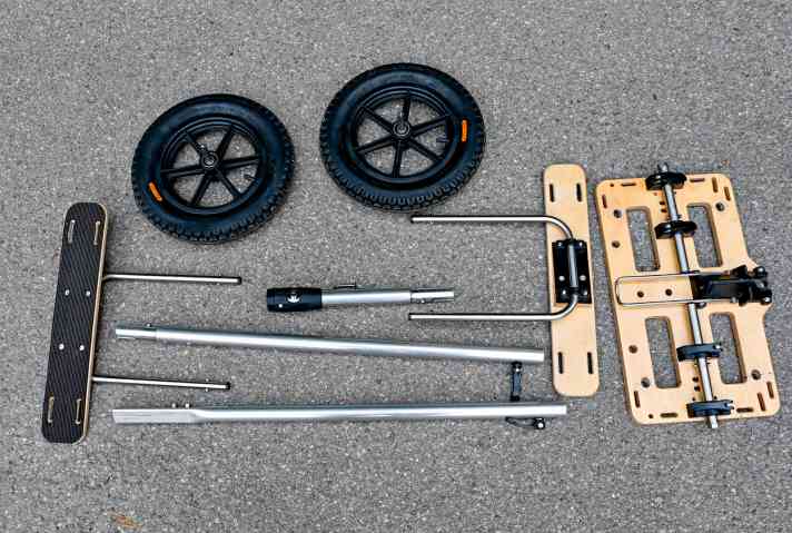 The Hinterher trailer can be completely dismantled and fits into the smallest of spaces. It is suitable for SUP and windsurf boards.