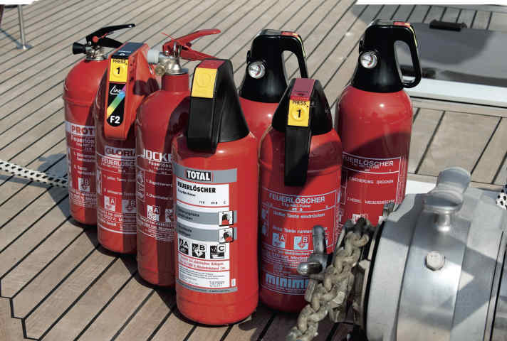   ABC-Feuerlöscher kommen heutzutage mit verschiedenen Sprühvorrichtungen und Sicherungen daher