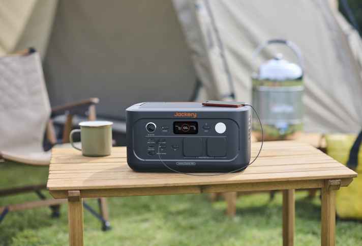 yacht/25-sm-ar-jackery-explorer-500-v2-camping-tisch-1-scaled_778ca65119ffc3dd27e9b3e2d60b6c5c